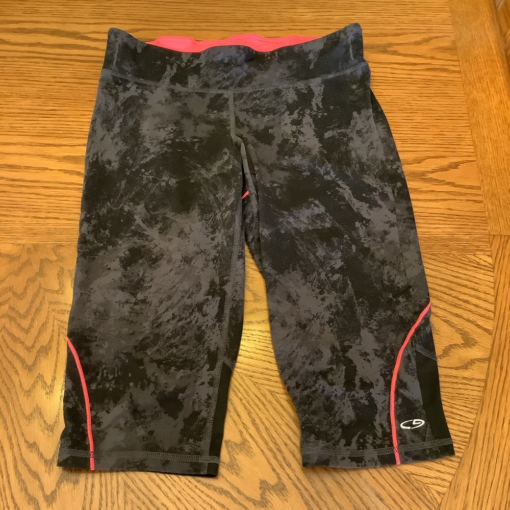 Champion knee length athletic pants - size M